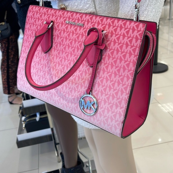 Michael Kors Sheila Medium Ombré Signature Logo Satchel
DRAGONFRUIT
NWT - Picture 12 of 16